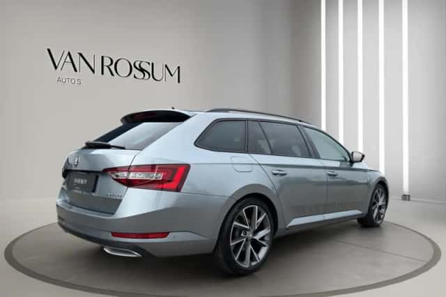 Škoda Superb (2018) thumbnail 3