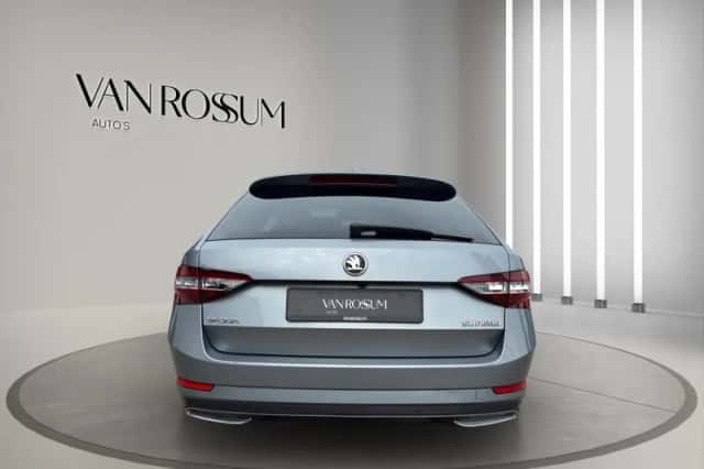 Škoda Superb (2018) thumbnail 4
