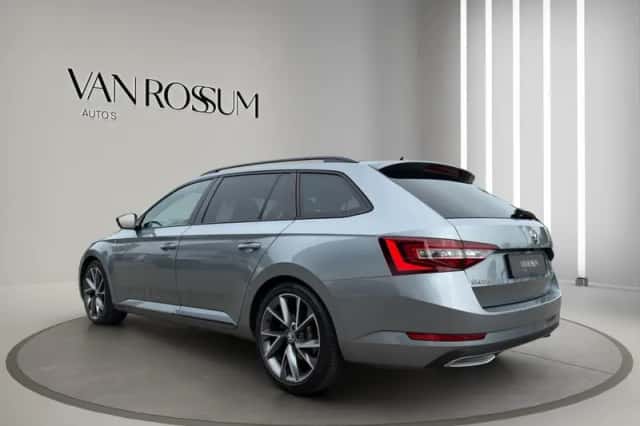 Škoda Superb (2018) thumbnail 5
