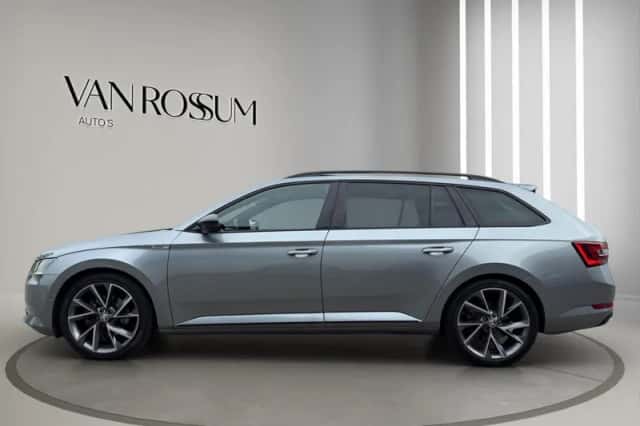 Škoda Superb (2018) thumbnail 6