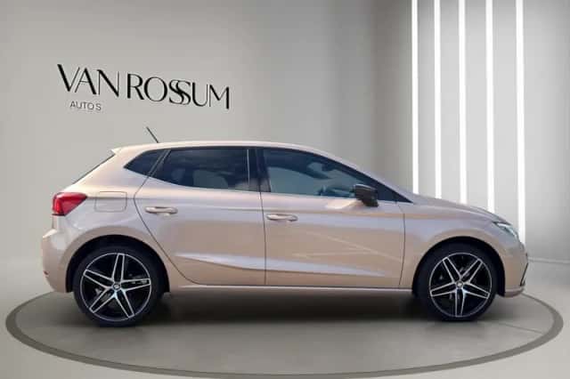 SEAT Ibiza (2017) thumbnail 2
