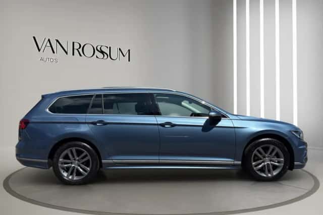 Volkswagen Passat (2016) thumbnail 2
