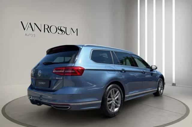 Volkswagen Passat (2016) thumbnail 3
