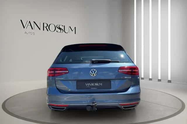 Volkswagen Passat (2016) thumbnail 4