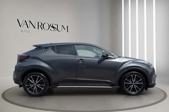 Toyota C-HR (2019) thumbnail 2