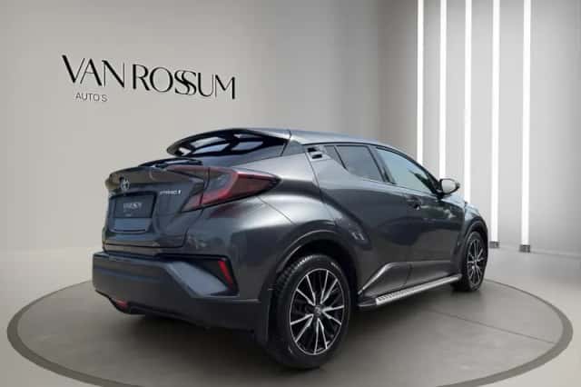 Toyota C-HR (2019) thumbnail 3