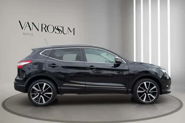 Nissan Qashqai (2015) thumbnail 2
