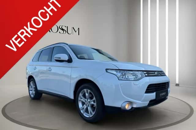 Mitsubishi Outlander (2012) thumbnail 1