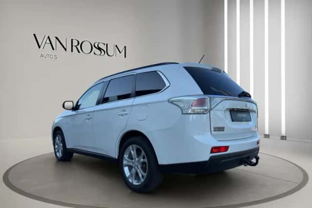 Mitsubishi Outlander (2012) thumbnail 5