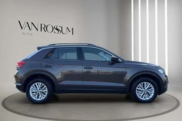 Volkswagen T-Roc (2019) thumbnail 2