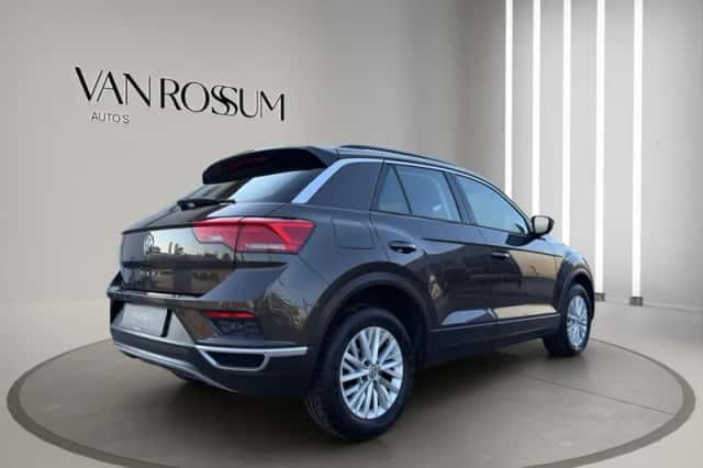 Volkswagen T-Roc (2019) thumbnail 3