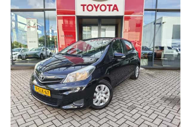 Toyota Yaris (2013) thumbnail 1