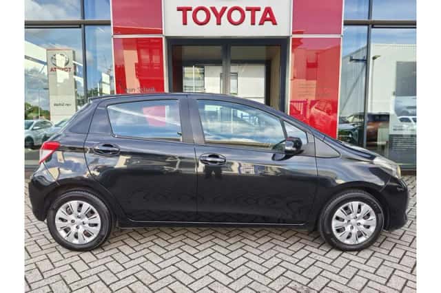 Toyota Yaris (2013) thumbnail 5