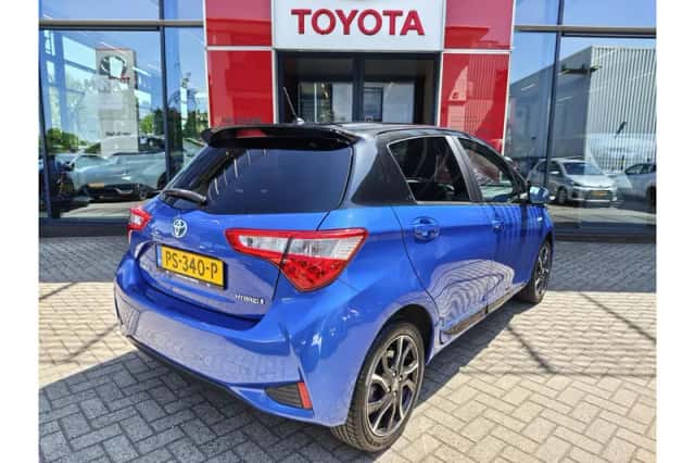Toyota Yaris (2017) thumbnail 3