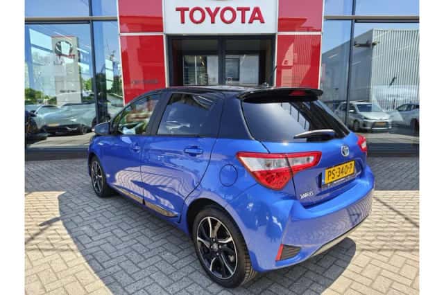 Toyota Yaris (2017) thumbnail 4