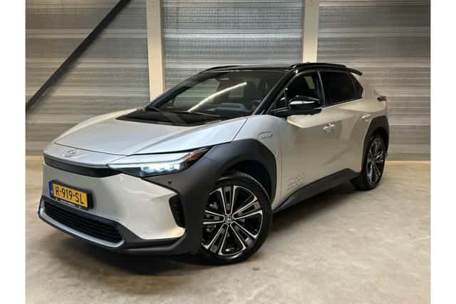 Toyota bZ4X (2022) thumbnail 1
