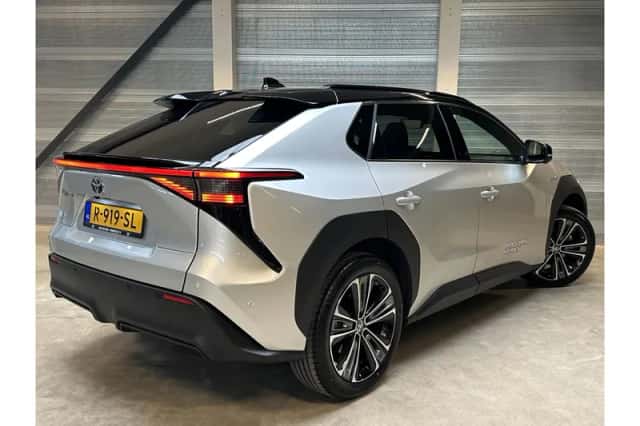 Toyota bZ4X (2022) thumbnail 6