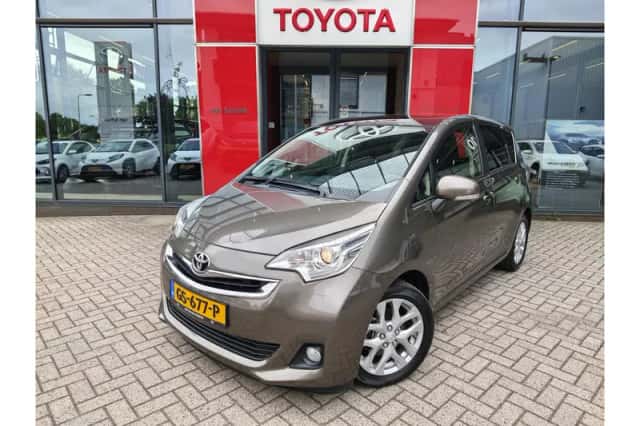 Toyota Verso-S (2015) thumbnail 1