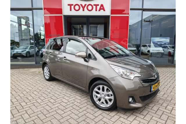 Toyota Verso-S (2015) thumbnail 2