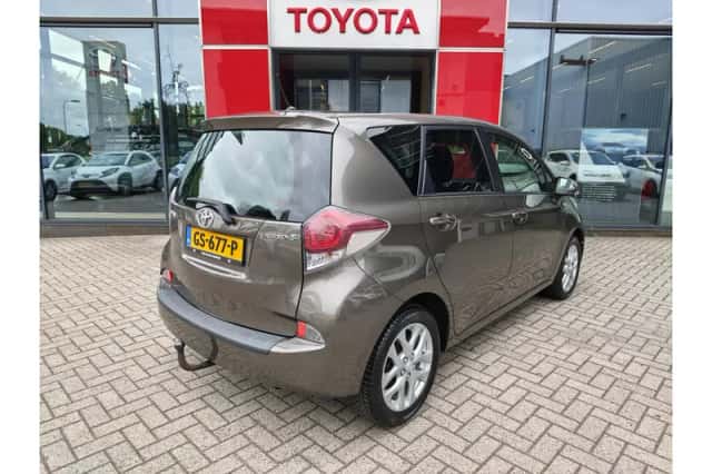 Toyota Verso-S (2015) thumbnail 3