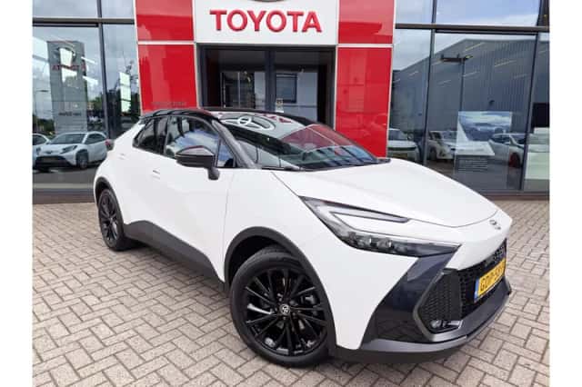 Toyota C-HR (2024) thumbnail 2