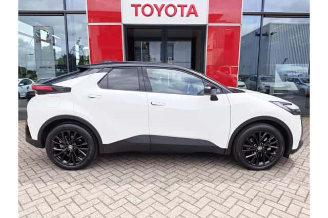 Toyota C-HR (2024) thumbnail 5