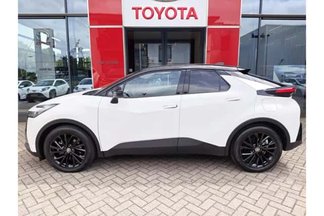 Toyota C-HR (2024) thumbnail 6