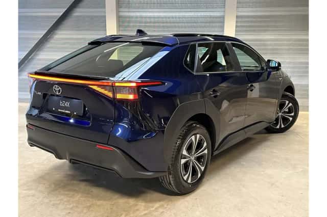 Toyota bZ4X (2025) thumbnail 6