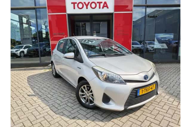 Toyota Yaris (2014) thumbnail 2