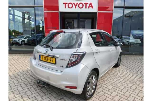 Toyota Yaris (2014) thumbnail 3