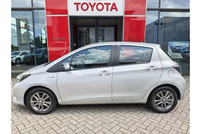 Toyota Yaris (2014) thumbnail 5