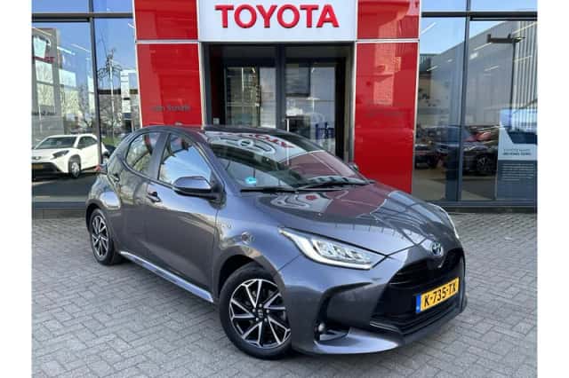Toyota Yaris (2021) thumbnail 2