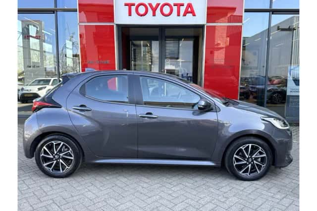 Toyota Yaris (2021) thumbnail 4