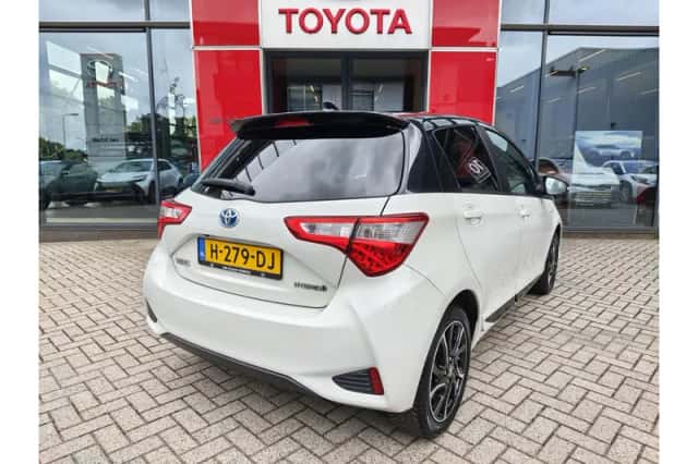 Toyota Yaris (2018) thumbnail 3