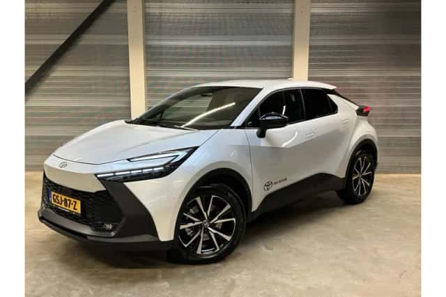 Toyota C-HR (2024) thumbnail 1