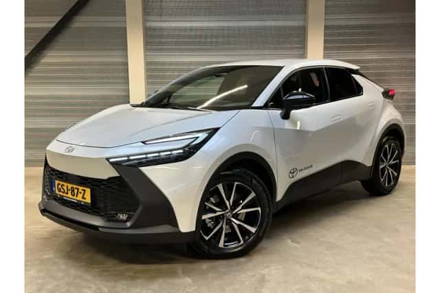 Toyota C-HR (2024) thumbnail 3