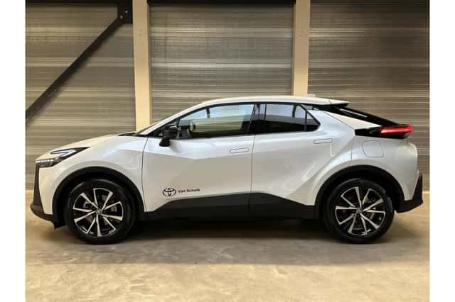 Toyota C-HR (2024) thumbnail 5