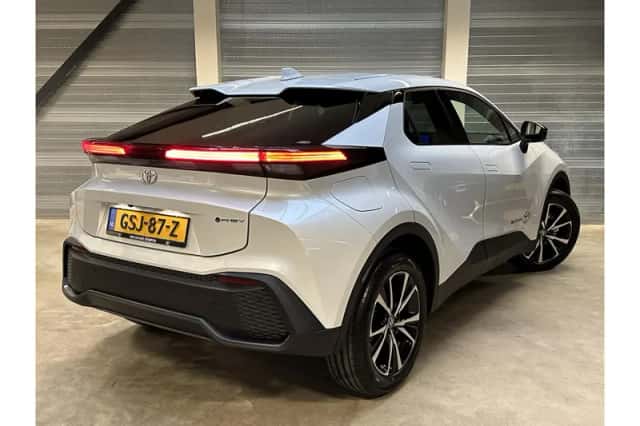 Toyota C-HR (2024) thumbnail 6