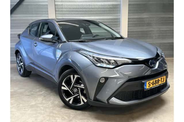Toyota C-HR (2023) thumbnail 2