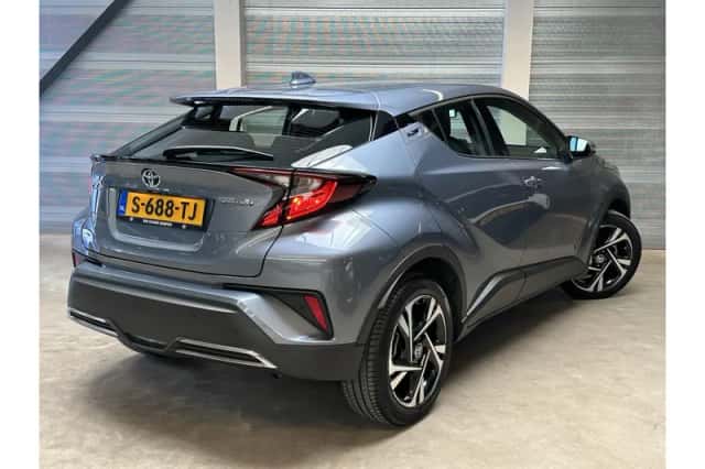 Toyota C-HR (2023) thumbnail 6