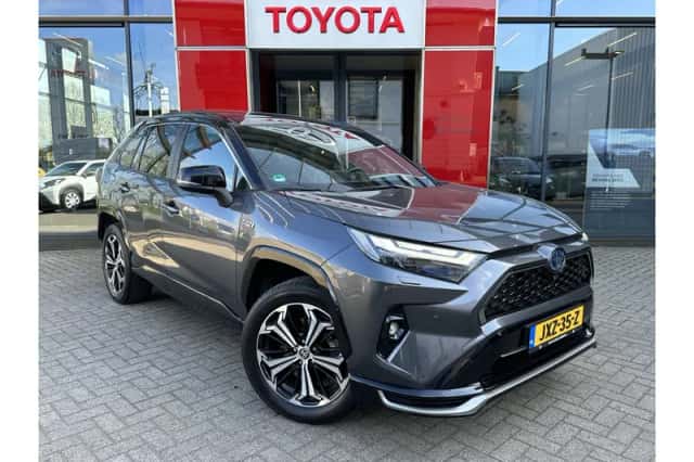 Toyota RAV4 (2022) thumbnail 2