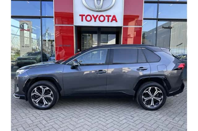 Toyota RAV4 (2022) thumbnail 3