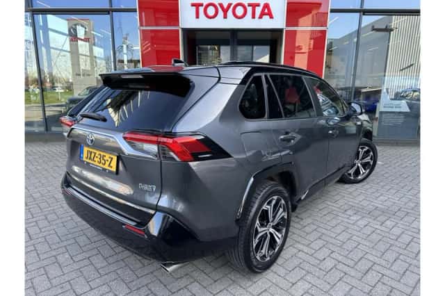 Toyota RAV4 (2022) thumbnail 6
