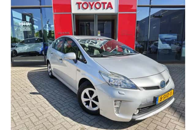 Toyota Prius (2013) thumbnail 2
