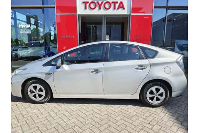 Toyota Prius (2013) thumbnail 5