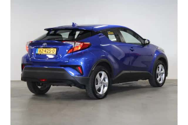 Toyota C-HR (2019) thumbnail 3