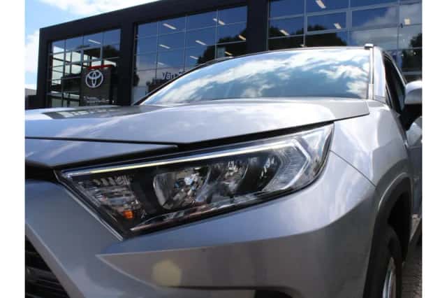 Toyota RAV4 (2021) thumbnail 5