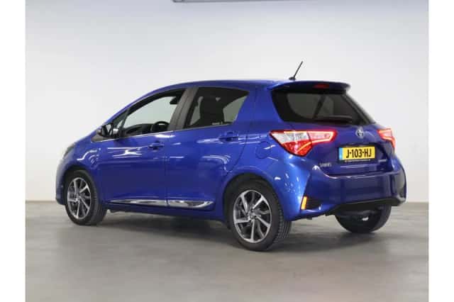 Toyota Yaris (2017) thumbnail 2