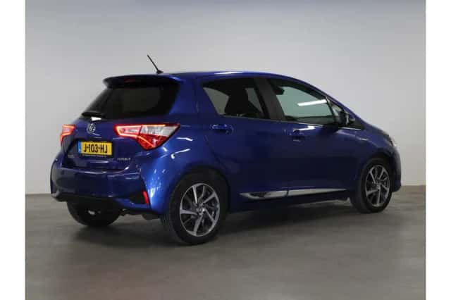 Toyota Yaris (2017) thumbnail 3