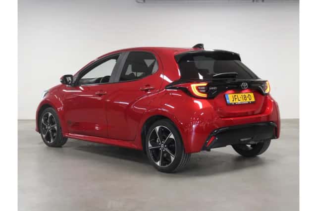 Toyota Yaris (2025) thumbnail 2